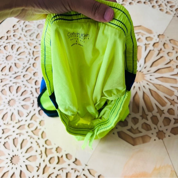 Calvin Klein Performance Quick Dry Lightweight Shorts women size Large - Picture 8 of 8